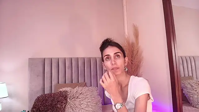 Nina Cavaali online show from 09.25.25