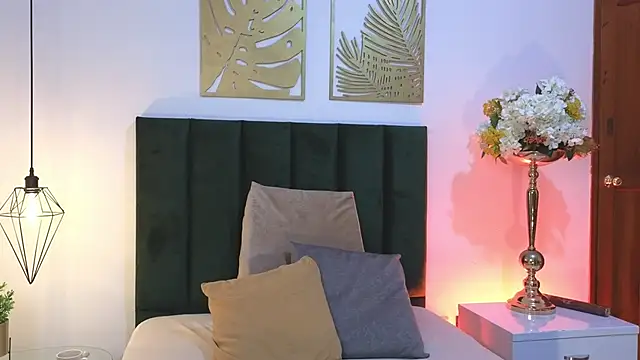 Nina Cavaali online show from 09.29.25