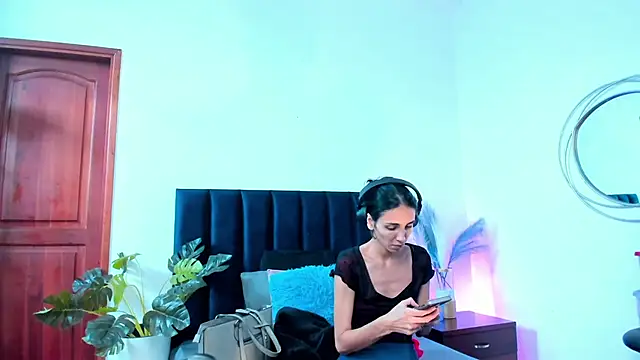 Nina Cavaali online show from 10.10.25