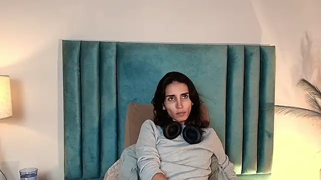 Nina Cavaali online show from 10.12.25