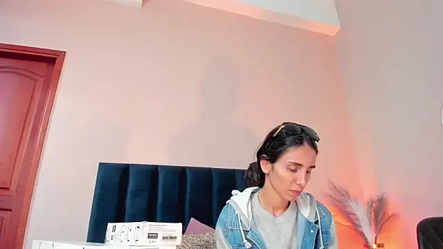 Nina Cavaali online show from 10.21.25