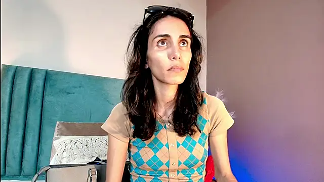 Nina Cavaali online show from 10.28.25