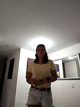 Mia Hampton online show from 03.04.25