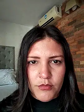 Mia Hampton online show from 10.04.25