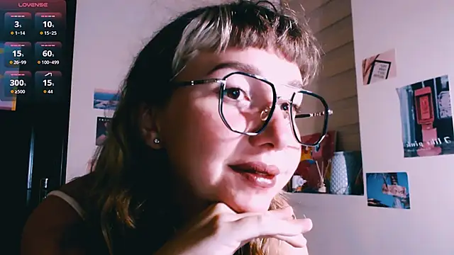 Cosmo Riri online show from 04.23.26