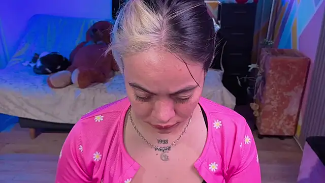 Cuttiealice online show from 11.04.25