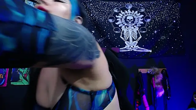 Yourmadame P online show from 12.16.24