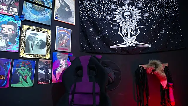 Yourmadame P online show from 01.09.25