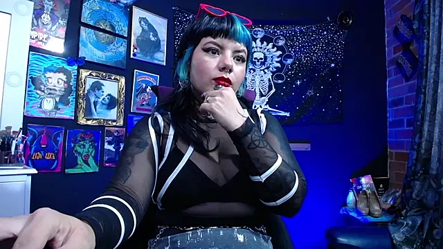 Yourmadame P online show from 01.28.25