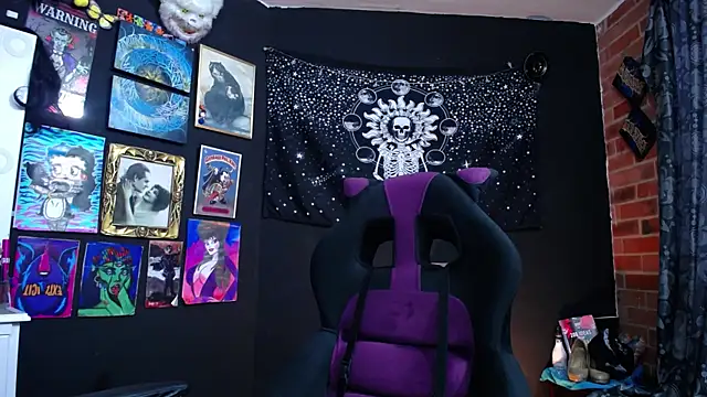 Yourmadame P online show from 01.30.25