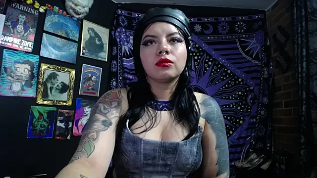 Yourmadame P online show from 09.19.25