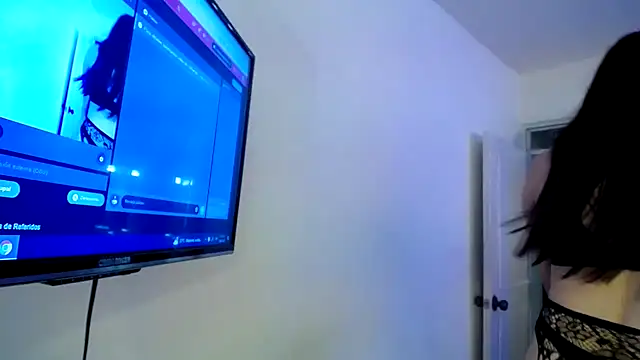 ivonne  hott1 online show from 01.28.25