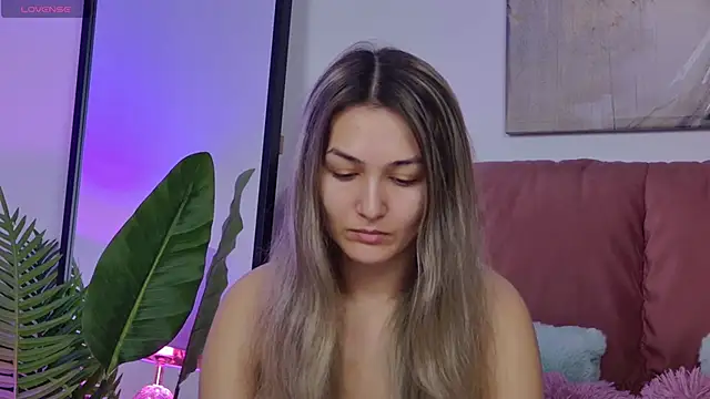 NicolLopeze online show from 11.17.25