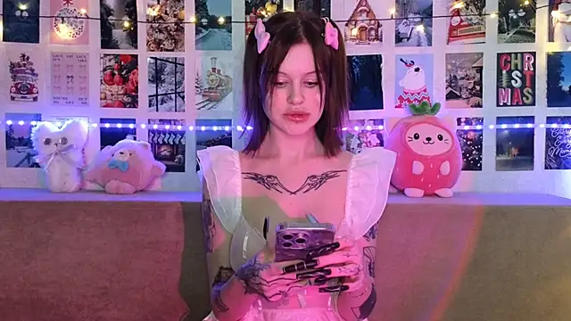 LisaDenvinn online show from 12.25.24