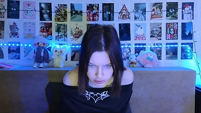 LisaDenvinn online show from 01.17.25