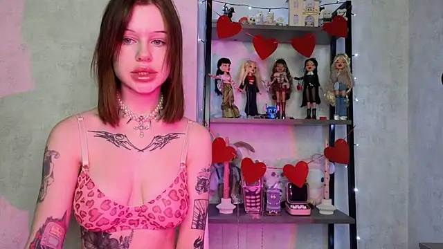 LisaDenvinn online show from 02.14.25
