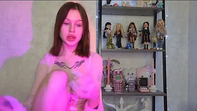 LisaDenvinn online show from 02.28.25