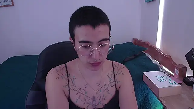 Liil cat online show from 03.20.25