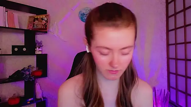Snapshot of KateCuddle chatting on 12.18.24 KateCuddle online show from 12.18.24