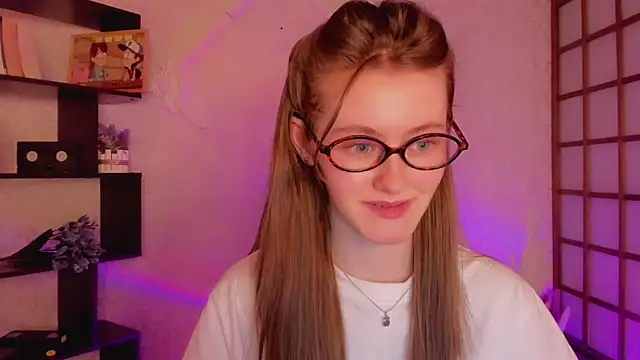 Snapshot of KateCuddle chatting on 01.23.25 KateCuddle online show from 01.23.25