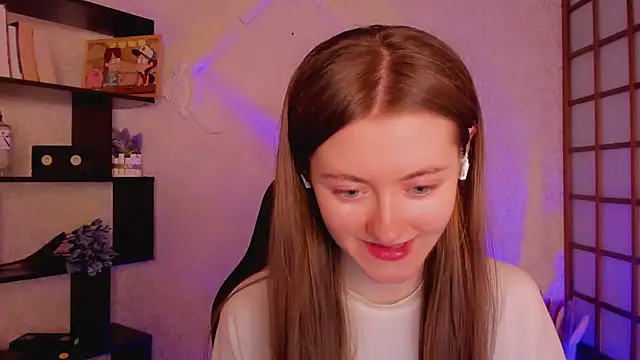 Snapshot of KateCuddle chatting on 01.24.25 KateCuddle online show from 01.24.25