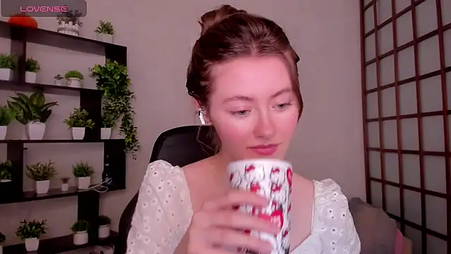 KateCuddle online show from 02.18.26