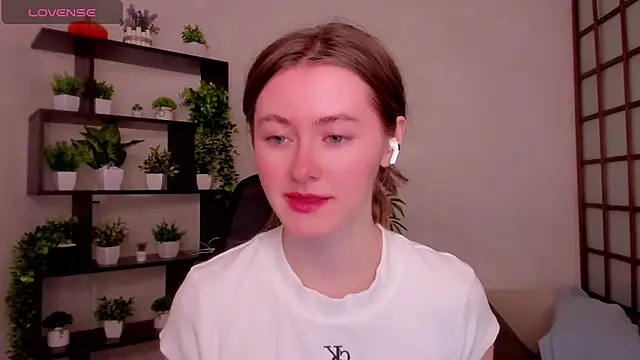 KateCuddle online show from 03.31.26