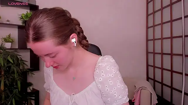 KateCuddle online show from 07.02.26