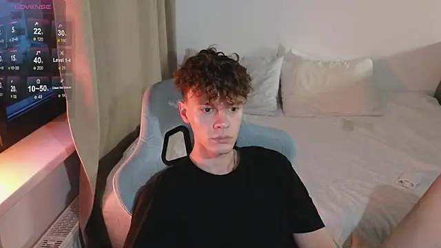 Snapshot of cute_thomas chatting on 07.12.26 cute thomas online show from 07.12.26