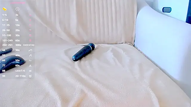 Snapshot of AmazingBitch chatting on 03.18.25 AmazingBitch online show from 03.18.25