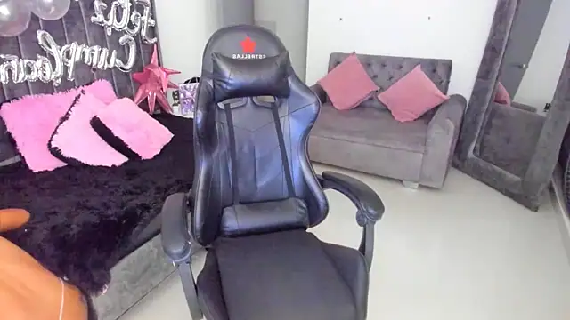 Snapshot of xiomara__cortes chatting on 09.23.25 xiomara  cortes online show from 09.23.25