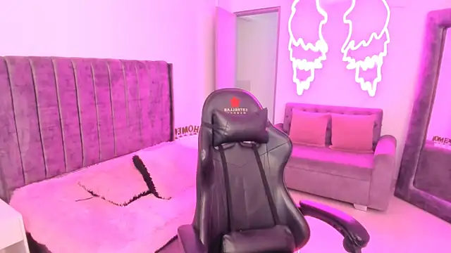 Snapshot of xiomara__cortes chatting on 10.06.25 xiomara  cortes online show from 10.06.25