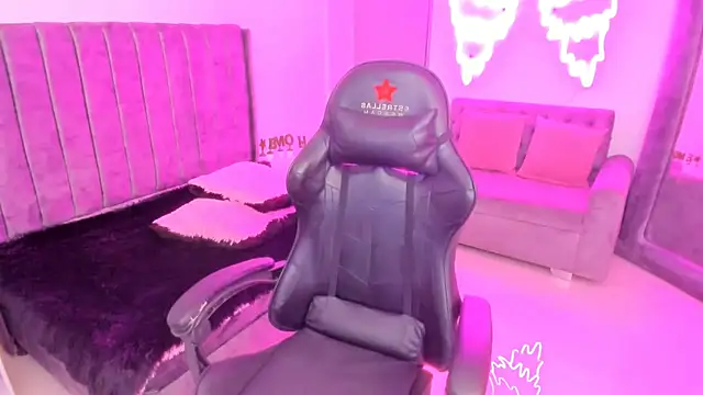 Snapshot of xiomara__cortes chatting on 10.14.25 xiomara  cortes online show from 10.14.25