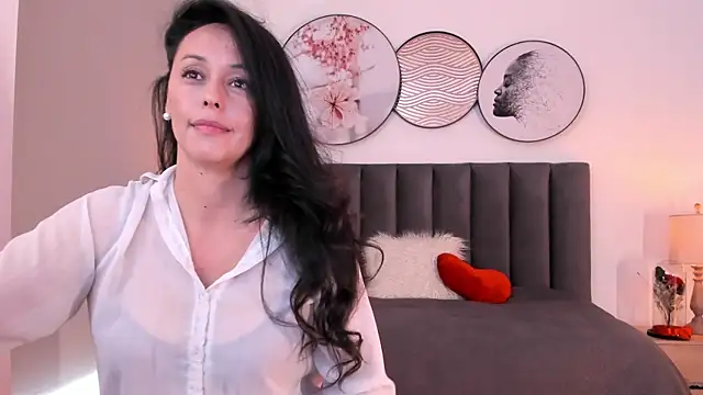 Snapshot of SaharaGarcia__ chatting on 02.12.26 SaharaGarcia online show from 02.12.26