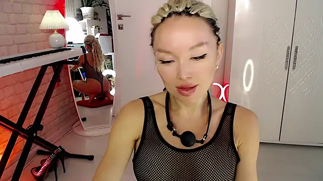 WhiteBunny online show from 11.06.25