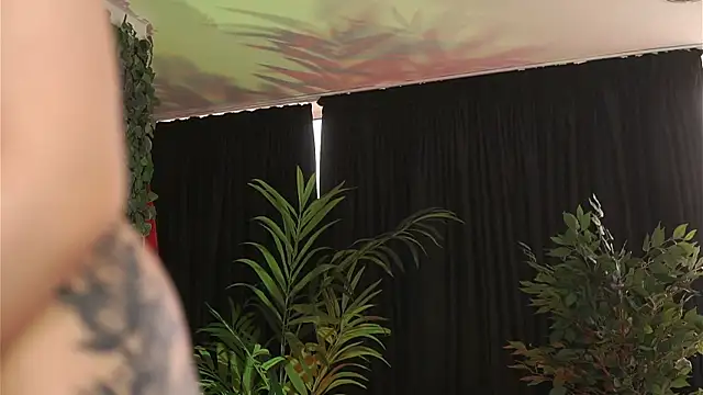 HotSkinnyX online show from 03.14.25