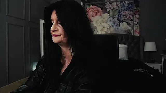 Snapshot of DomMelissaW chatting on 09.29.25 DomMelissaW online show from 09.29.25