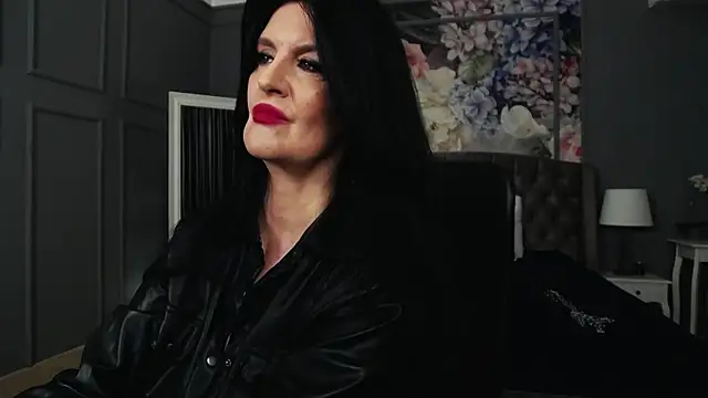 Snapshot of DomMelissaW chatting on 10.10.25 DomMelissaW online show from 10.10.25