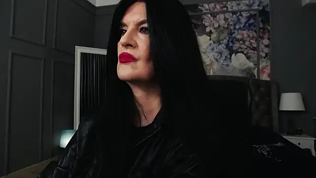 Snapshot of DomMelissaW chatting on 10.20.25 DomMelissaW online show from 10.20.25