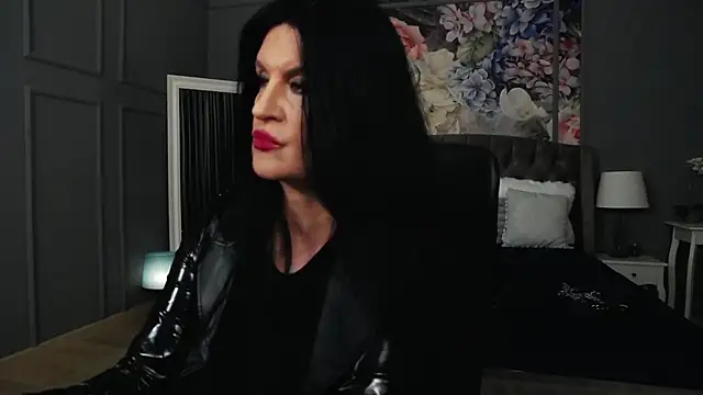 Snapshot of DomMelissaW chatting on 10.28.25 DomMelissaW online show from 10.28.25