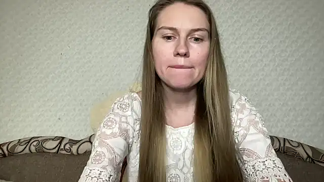 Snapshot of dream_alexa chatting on 02.04.25 dream alexa online show from 02.04.25