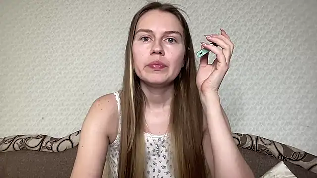 Snapshot of dream_alexa chatting on 02.05.25 dream alexa online show from 02.05.25