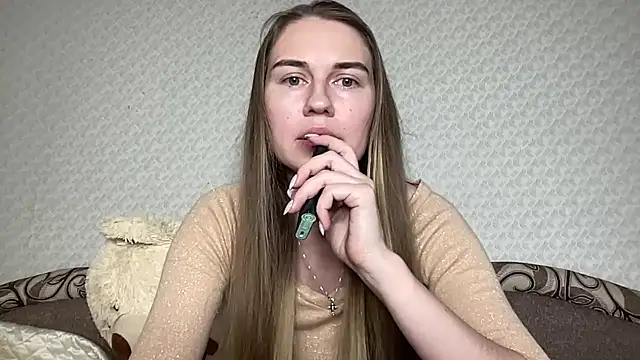 Snapshot of dream_alexa chatting on 03.17.25 dream alexa online show from 03.17.25