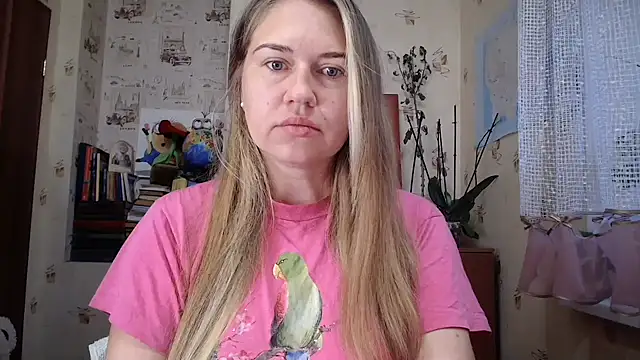 Snapshot of dream_alexa chatting on 09.13.25 dream alexa online show from 09.13.25