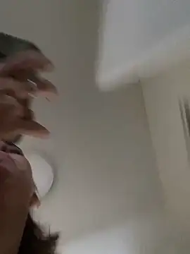 LeaGambit   online show from 09.24.25