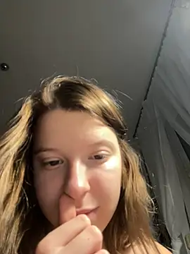 Snapshot of kimczii chatting on 12.18.24 kimczii online show from 12.18.24