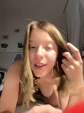 Snapshot of kimczii chatting on 01.08.25 kimczii online show from 01.08.25