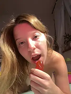 Snapshot of kimczii chatting on 03.18.25 kimczii online show from 03.18.25