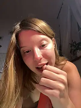 Snapshot of kimczii chatting on 03.20.25 kimczii online show from 03.20.25