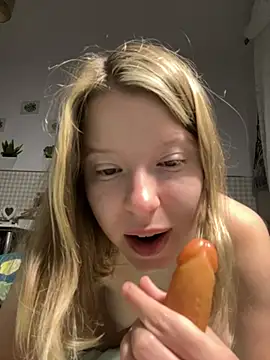 Snapshot of kimczii chatting on 06.16.26 kimczii online show from 06.16.26